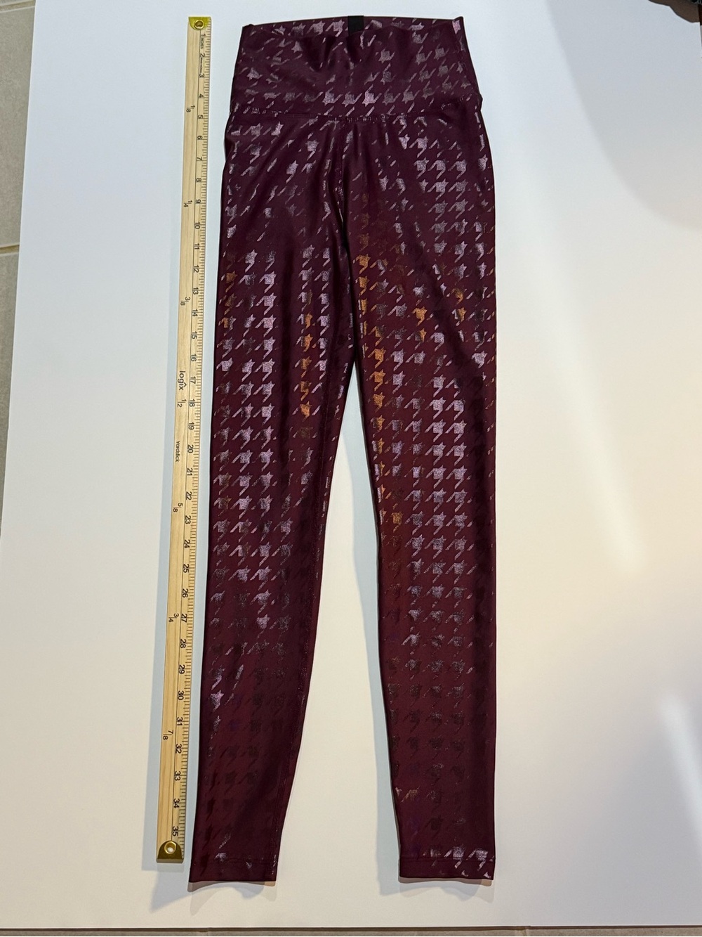 Peloton Wine Burgundy show up Houndstooth metallic Leggings size s